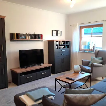 Holiday Flat With Idyllic Garden In Daun Zewnętrze zdjęcie