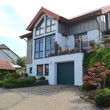 Holiday Flat With Idyllic Garden In Daun Zewnętrze zdjęcie