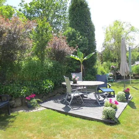 Holiday Flat With Idyllic Garden In Daun Zewnętrze zdjęcie