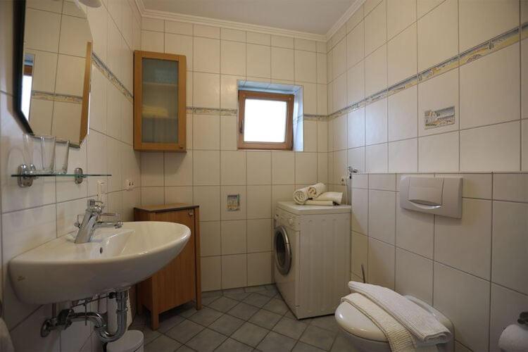 Flat With Idyllic Garden In Appartamento