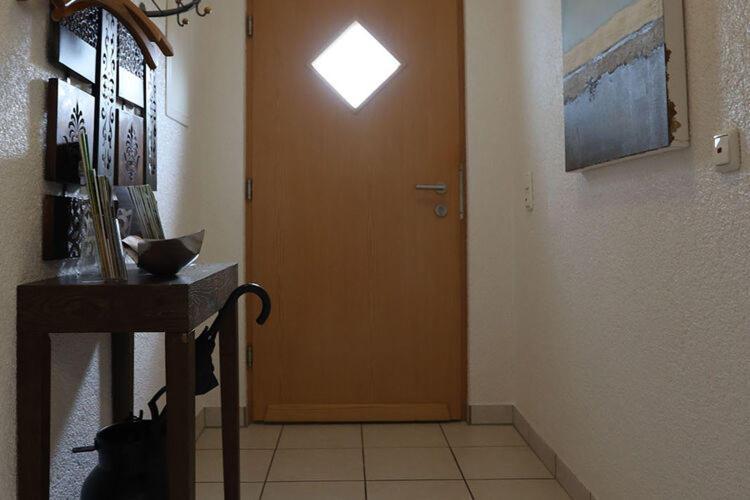 Flat With Idyllic Garden In Daun