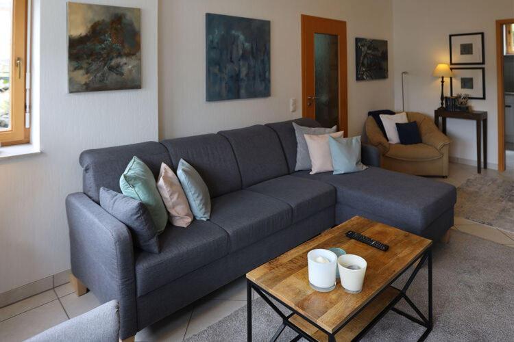 Flat With Idyllic Garden In Appartement *