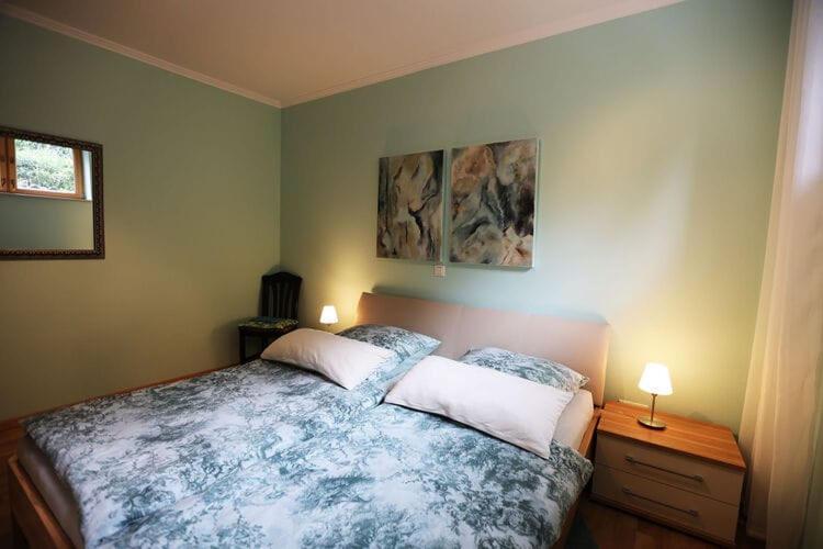 Flat With Idyllic Garden In * Daun
